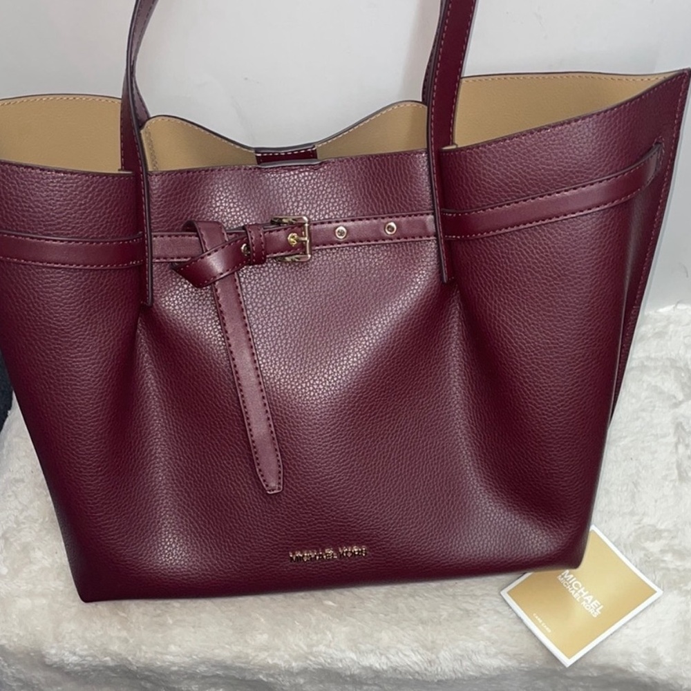 Michael Kors ‘Emilia’ Large Tote. Beautiful color and in excellent condition. - Picture 5 of 6